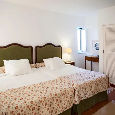 Casa Do Castelo - Turismo De Habitacao Atouguia Da Baleia